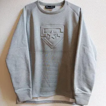 UNDER ARMOUR 그레이 엠보싱 로고 크루넥 맨투맨