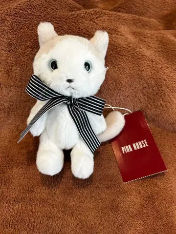 핑크하우스 고양이 봉제 인형 코사지 배지 블랙 리본