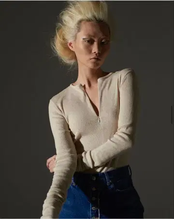 INSCRIRE 오픈 롱 슬리브 티셔츠