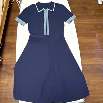 새상품급 Sandro 카라 부착 반팔 원피스