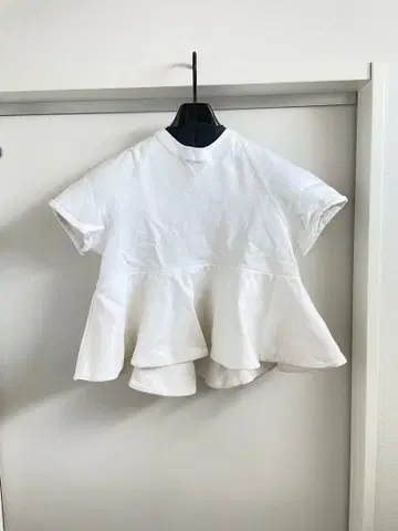 더욱 컴팩트 티셔츠