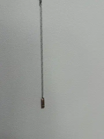 심플한 직사각형 펜던트 목걸이