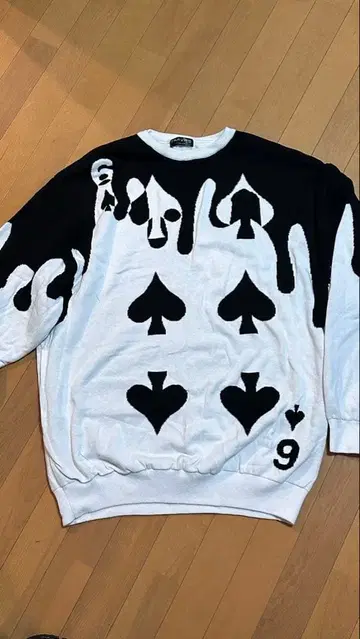 TRAVAS TOKYO 카드놀이 스웨터