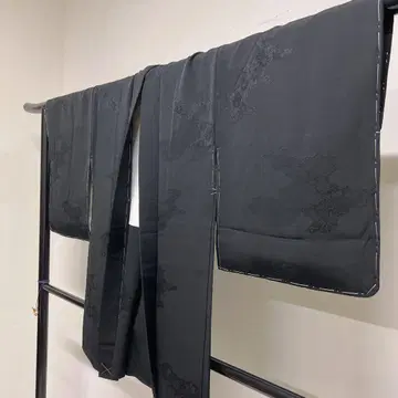 겉옷 블랙 겉옷 하나 문 에가시라 국화 당초 기모노 051t