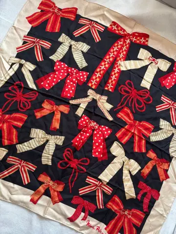 Nina Ricci 리본 무늬 스카프 빈티지