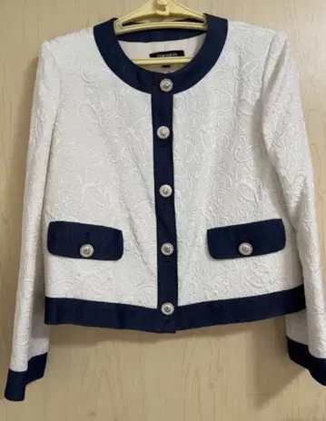 화이트 x 네이비 데님 텍스처 크롭 자켓