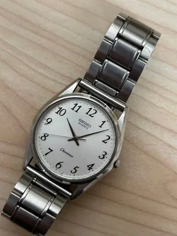세이코 쿼츠 크로노스 실버 작동 중