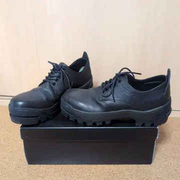 GalaabenD 엠보싱 더비 가죽 신발 블랙