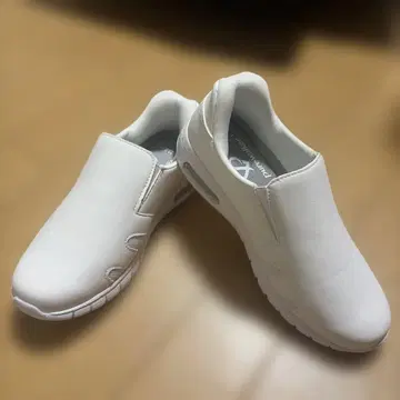 퓨어워커 230 화이트 실내용 신발