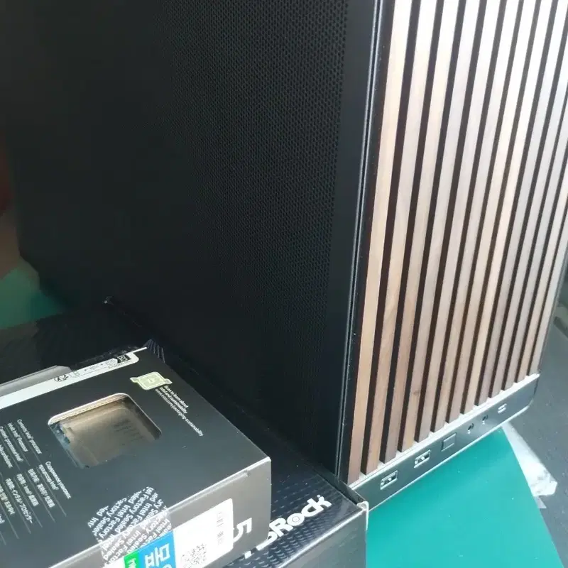 인텔 CPU 코어 울트라5 245K B860M 반본체 조립PC
