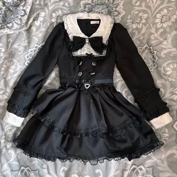 리즈리사 스핀들 요크 티어드 원피스 블랙