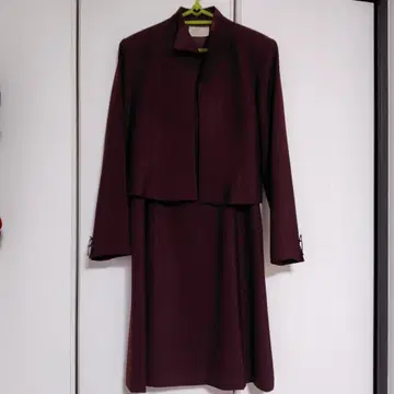버건디 자켓과 슬립 드레스 세트