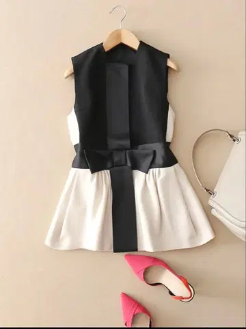 플럼 리본 슬리브리스 블라우스