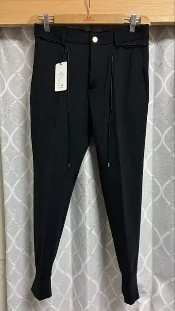 EMMETI 블랙 조거 팬츠 사이즈 44 BR