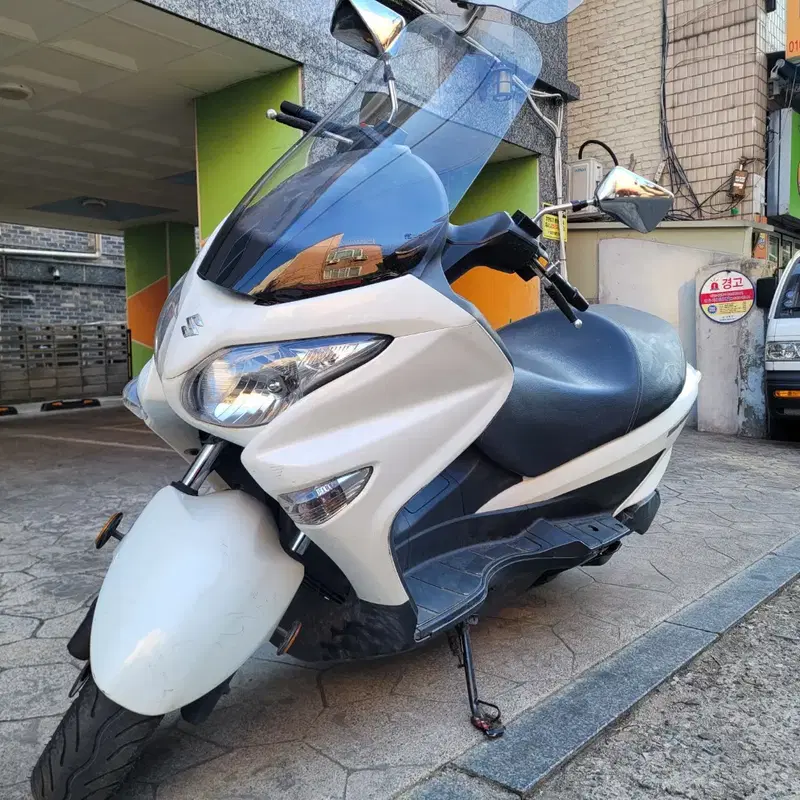 스즈끼 버그만 125cc 판매합니다. 21년식