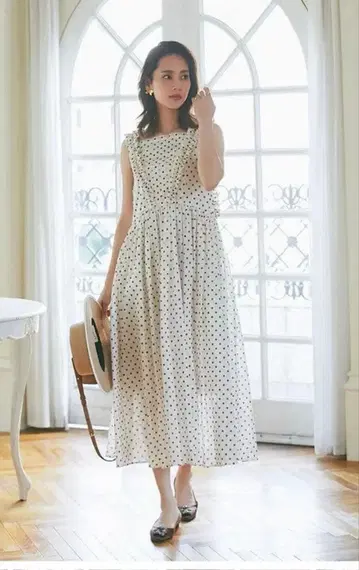 도트 무늬 슬리브리스 롱 원피스