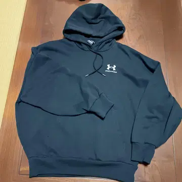 UNDER ARMOUR 블랙 후드티 M 사이즈