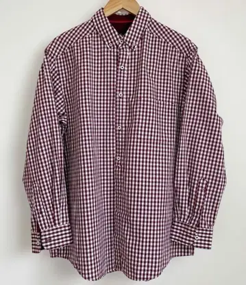 빨간색과 화이트 체크 무늬 버튼 다운 셔츠