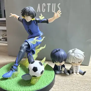 블루 록 바치라 메구루 피규어 외 미니 피규어 2점