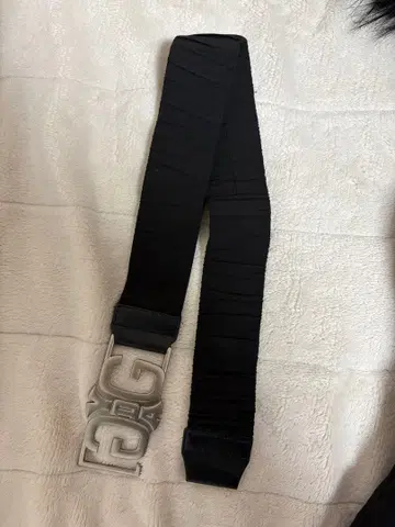 GYDA 퍼 포함 숏 기장 다운 자켓 2023 모델