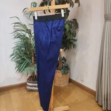 미카코 나카무라 MFil: 광택 있는 새틴지 네이비 이지 팬츠 36