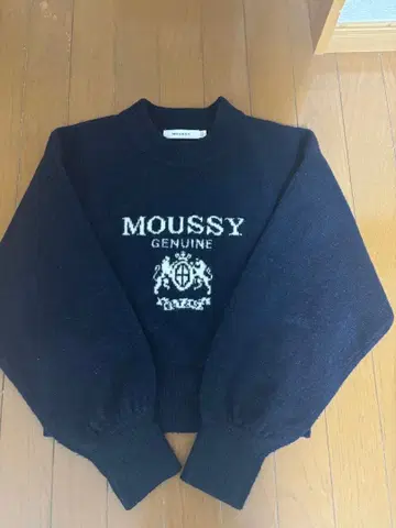 MOUSSY 네이비 로고 긴팔 스웨터
