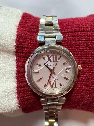 세이코 SEIKO 핑크 다이얼 전파 솔라 루키아 1B22-0AC0