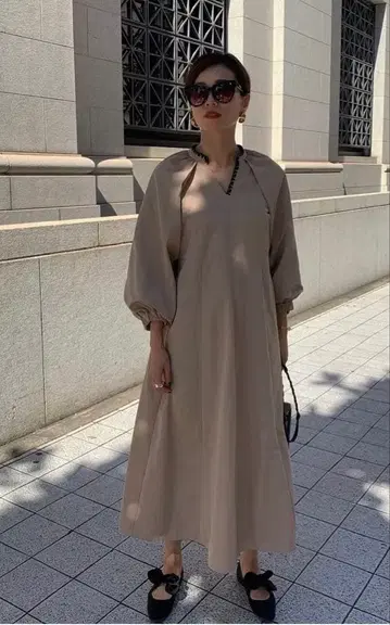 [ bow.a 보우에 ] 베이지 슬립 디자인 원피스