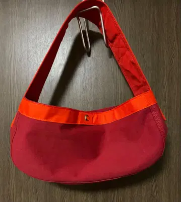 빔즈 보이 뉴스 페이퍼 백