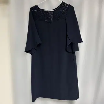 네이비 레이스 장식 플레어 슬리브 드레스