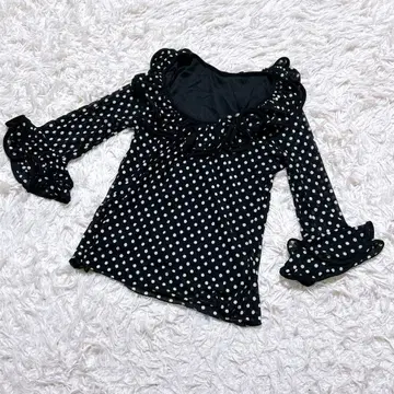 [ c7683 ] 티셔츠 긴팔 블랙 도트 무늬 프릴