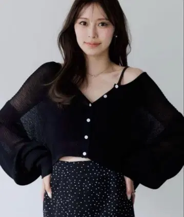 SENEE 크롭 시어 가디건 블랙 세니