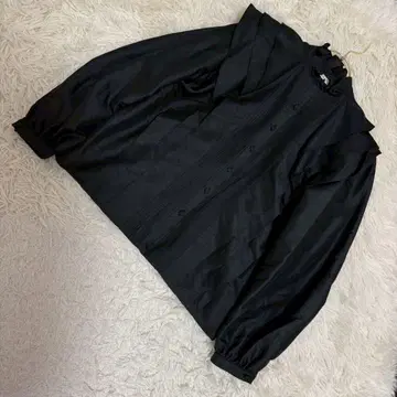 YUKITORII 어깨 프릴 블라우스 블랙 F 내추럴 귀여운 멋쟁이