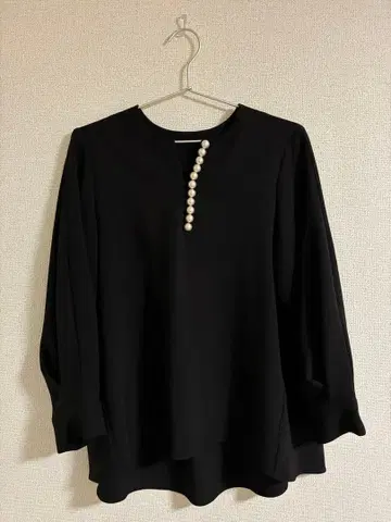 TONAL 펄 키넥 블라우스