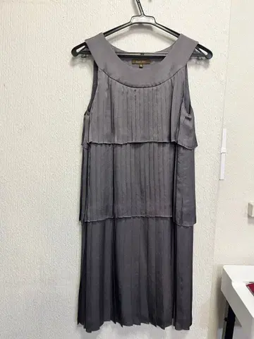 BALLSEY 슬리브리스 그레이 원피스