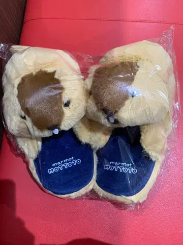 마모트의 모토토 안아주는 봉제 인형 슬리퍼