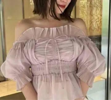 SNIDEL 볼륨 개더 프릴 오프숄더 블라우스