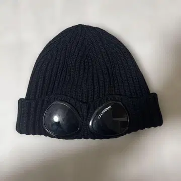 CP COMPANY 고글 포함 니트 모자 블랙