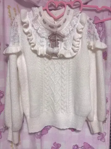 리즈리사 스핀들 폼폼 니트탑 화이트