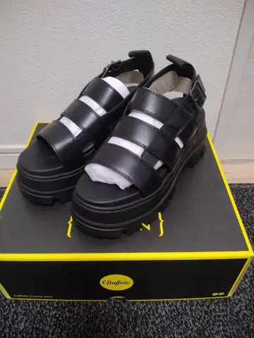 새상품 Buffalo 버팔로 청키 밑창 샌들 통굽 24cm