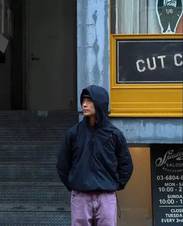 supply backdoor Light Wind Shell