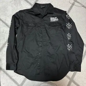 kry 블랙 장미 프린트 긴팔 셔츠