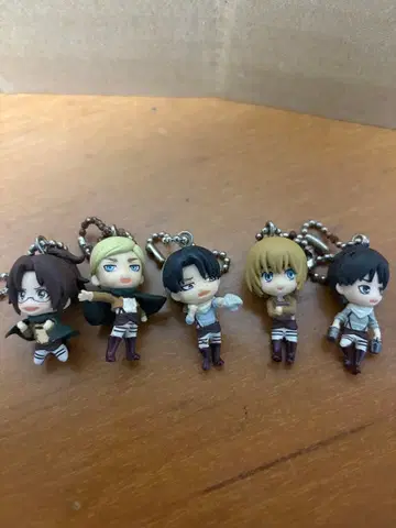 진격의 거인 입체기동 스윙 2 피규어 가챠 캡슐 토이 키링