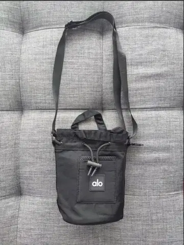 alo 블랙 숄더백