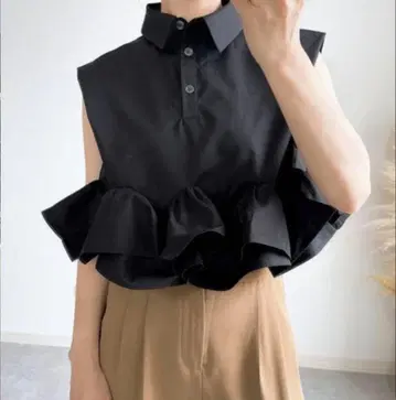 &. NOSTALGIA 프릴 헴 턱 슬리브 블라우스