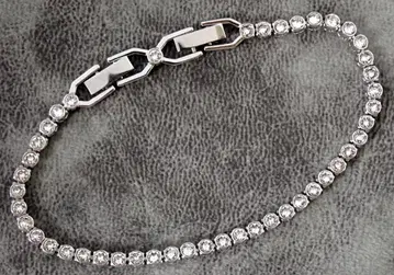 새상품급 Swarovski 스와로브스키 테니스 팔찌 뱅글 보존 상자 포함