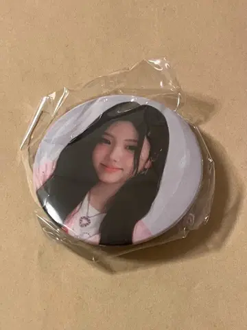 ILLIT 캔뱃지 원희 1점 Glitter day 회장 한정판