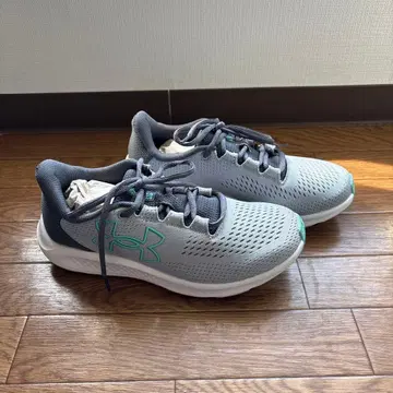 언더아머 그레이 러닝화