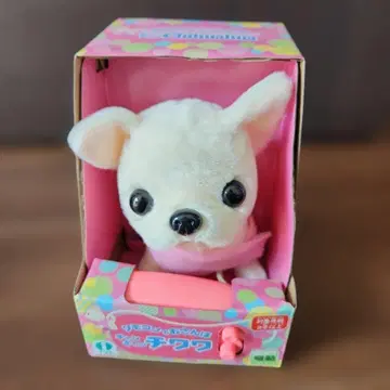 리모컨으로 산책하는 움직이는 치와와 장난감