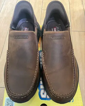 스케쳐스 슬립인즈 릴랙스드핏 퍼슨 오즈윈